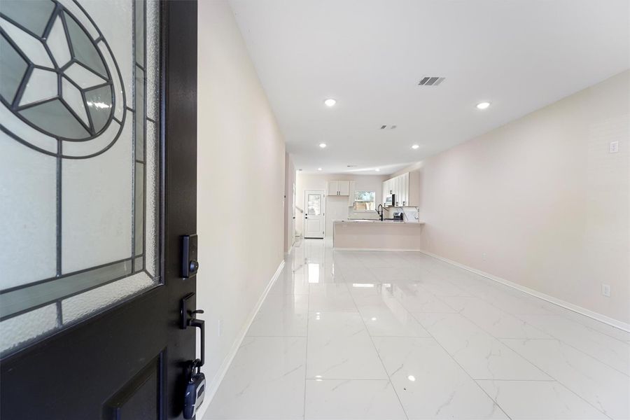 Spacious, unfurnished interior of a new home in , Houston (Image 18).