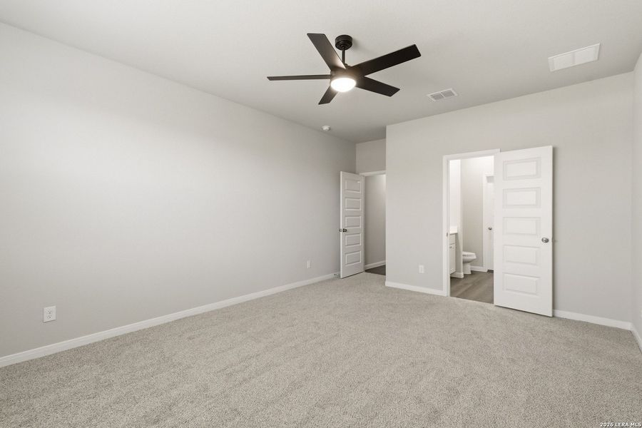 Spacious, unfurnished interior of a new home in Swenson Heights, Seguin (Image 20).