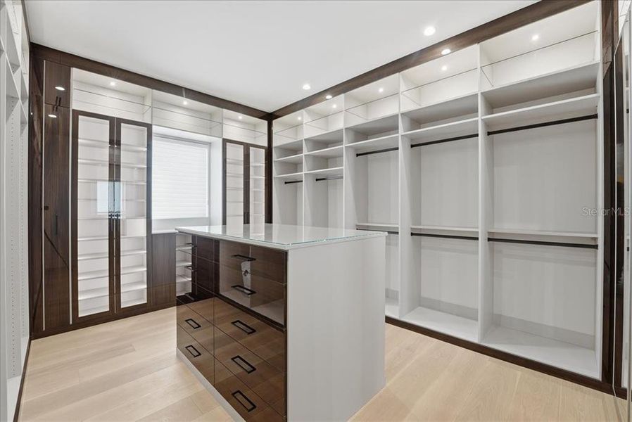 Furnished interior view inside a new home in , Orlando (Image 11).