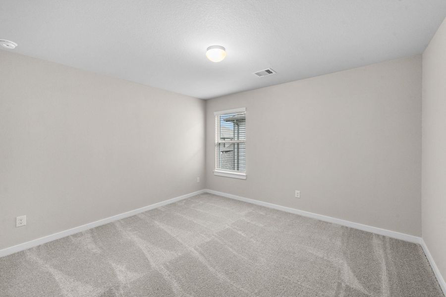 Spacious, unfurnished interior of a new home in Barton Creek Ranch, Conroe (Image 28).