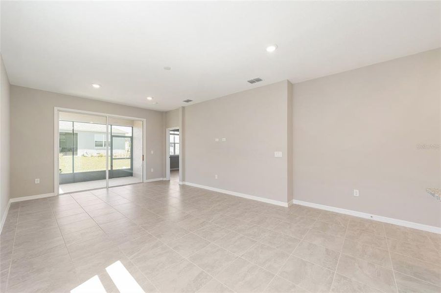 Spacious, unfurnished interior of a new home in , Ocala (Image 13).