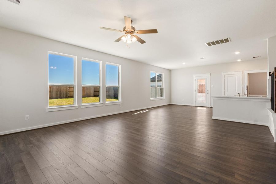 Spacious, unfurnished interior of a new home in Sunterra, Katy (Image 32).