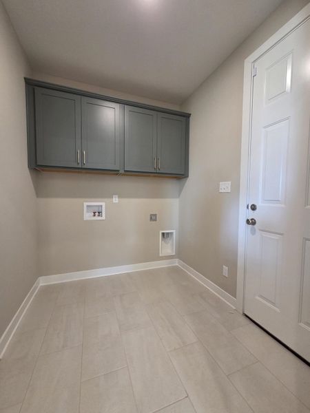 Spacious, unfurnished interior of a new home in Twin Oaks, Oakland (Image 17).