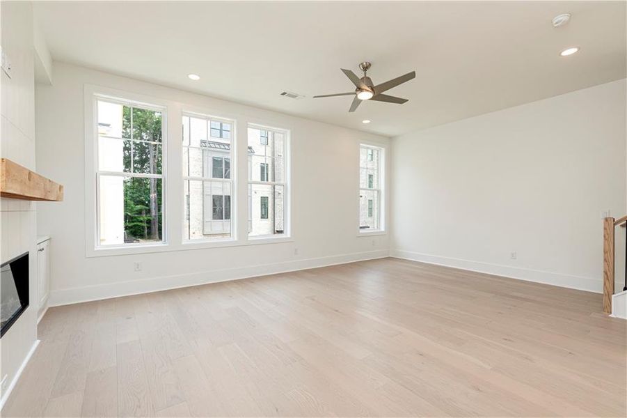 Spacious, unfurnished interior of a new home in , Brookhaven (Image 16).