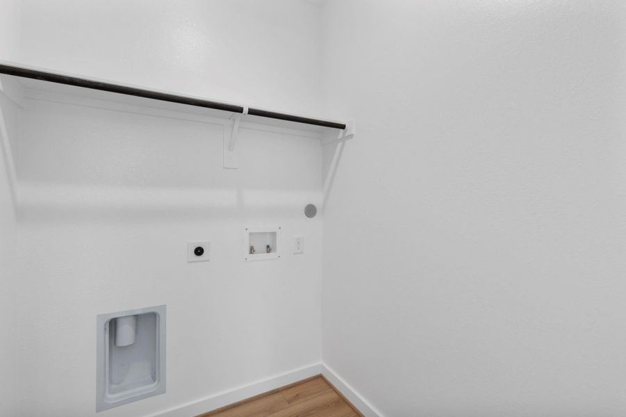 Spacious, unfurnished interior of a new home in Sienna 45', 50', Missouri City (Image 13). Spacious, unfurnished interior of a new home in Sienna 45', 50', Missouri City (Image 13).