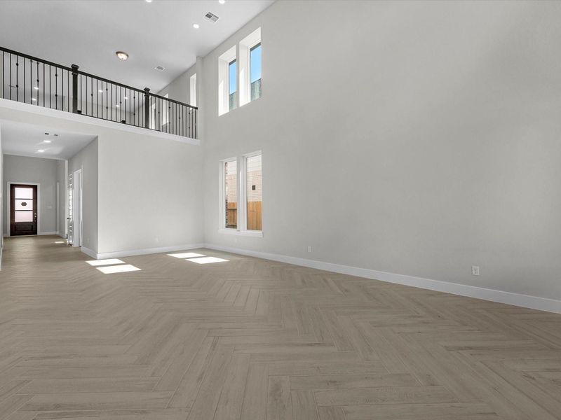 Spacious, unfurnished interior of a new home in Oakhill Reserve, Tomball (Image 11).