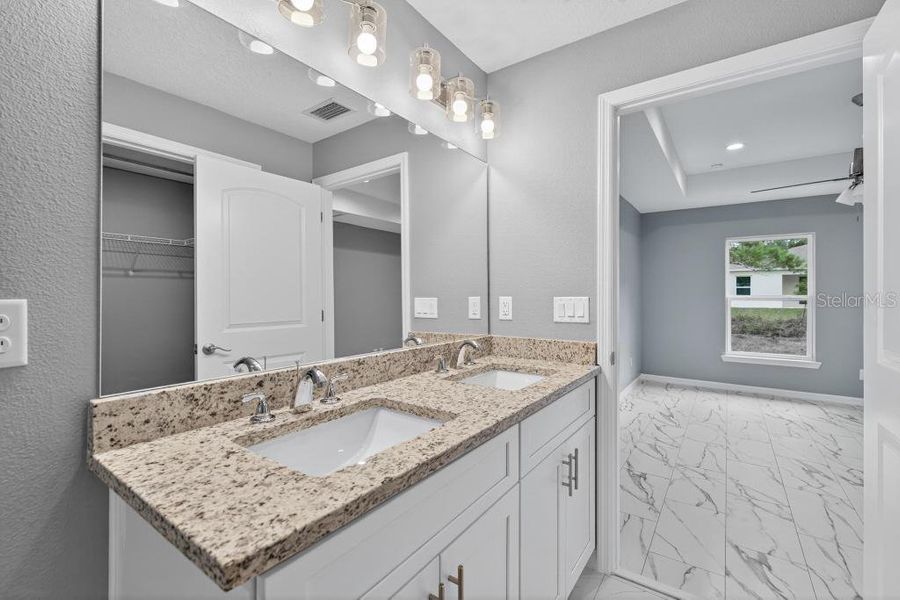 Furnished interior view inside a new home in , Ocklawaha (Image 4).