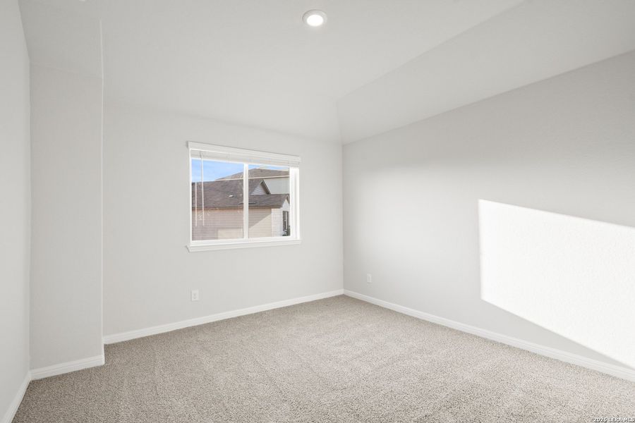 Spacious, unfurnished interior of a new home in Cinco Lakes, San Antonio (Image 25).
