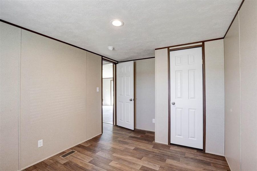 Spacious, unfurnished interior of a new home in , Newark (Image 10).