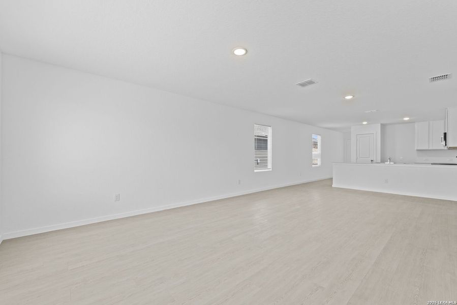 Spacious, unfurnished interior of a new home in Higdon Crossing, San Antonio (Image 19). Spacious, unfurnished interior of a new home in Higdon Crossing, San Antonio (Image 19).