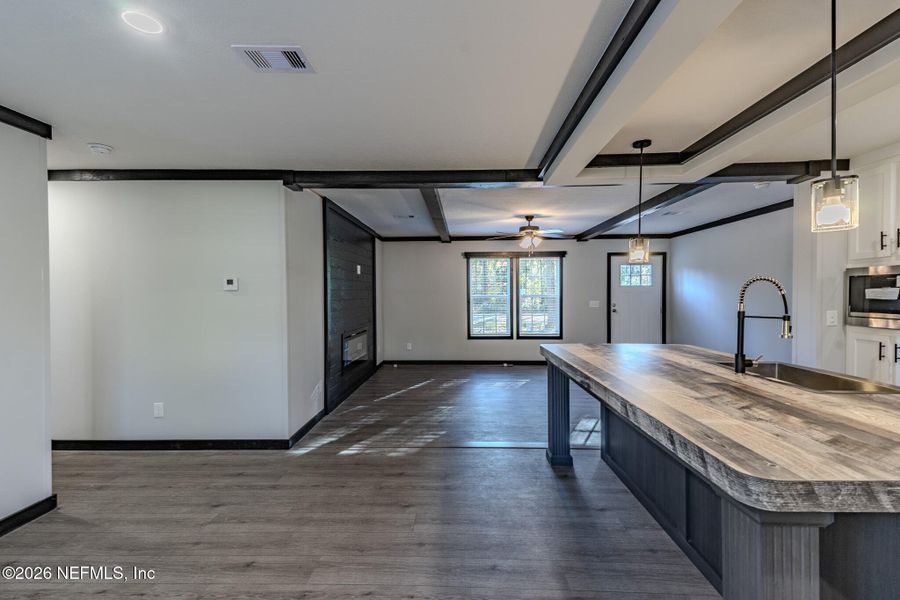 Image 20 of a home in .