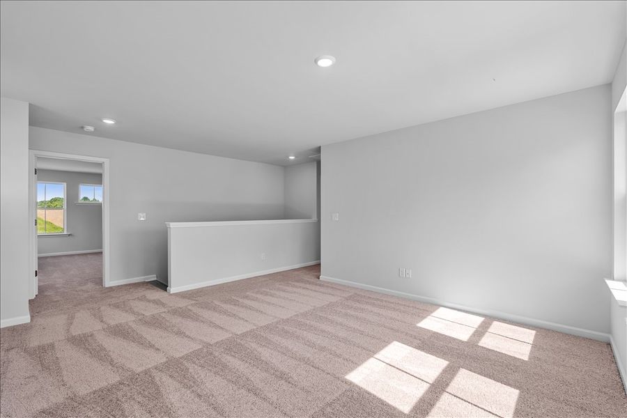 Spacious, unfurnished interior of a new home in Fieldstone, Lexington (Image 38).