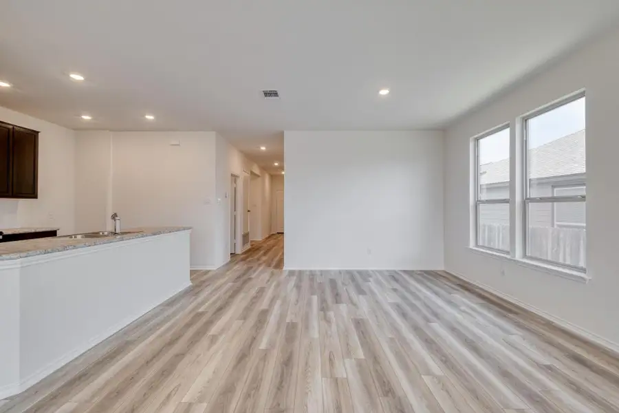 Spacious, unfurnished interior of a new home in Sonterra - Cool Water, Jarrell (Image 10).