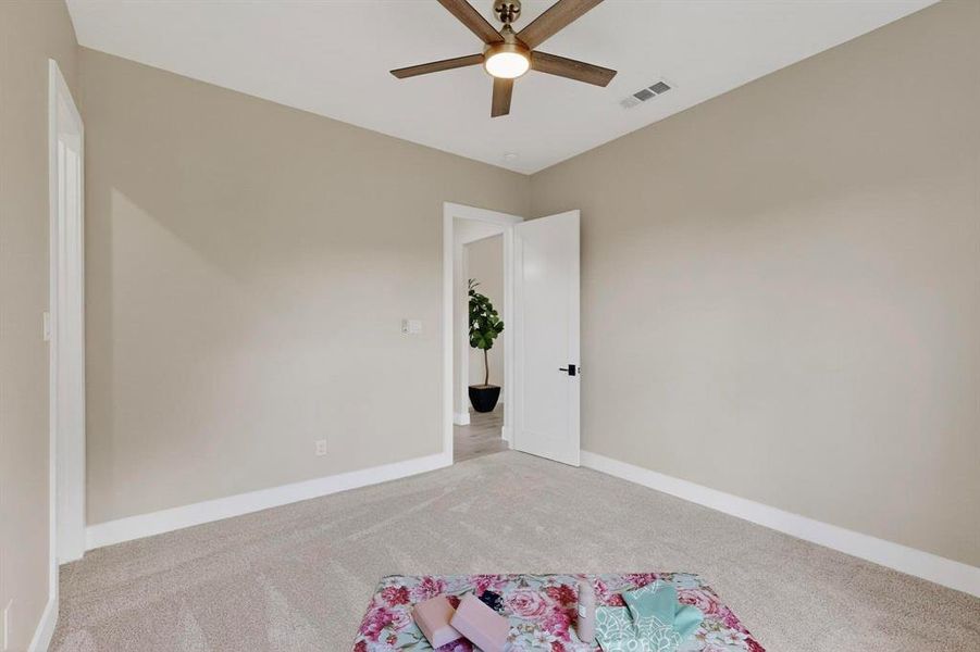 Unfurnished bedroom with carpet flooring and a ceiling fan
