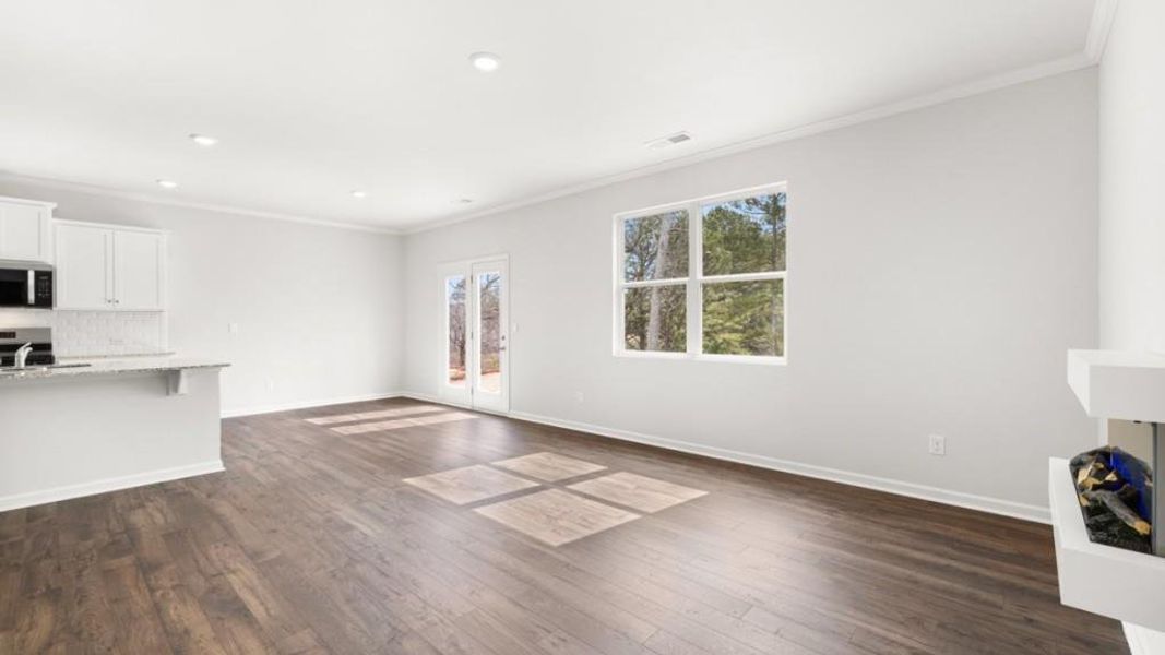 Spacious, unfurnished interior of a new home in Thompson Ridge, Dallas (Image 17).