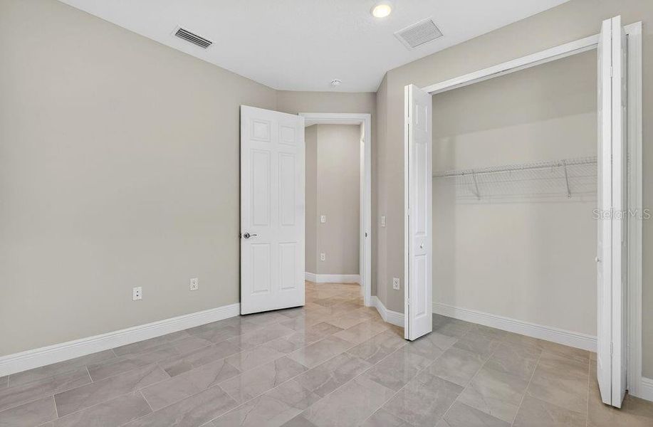Spacious, unfurnished interior of a new home in , Mount Dora (Image 22).