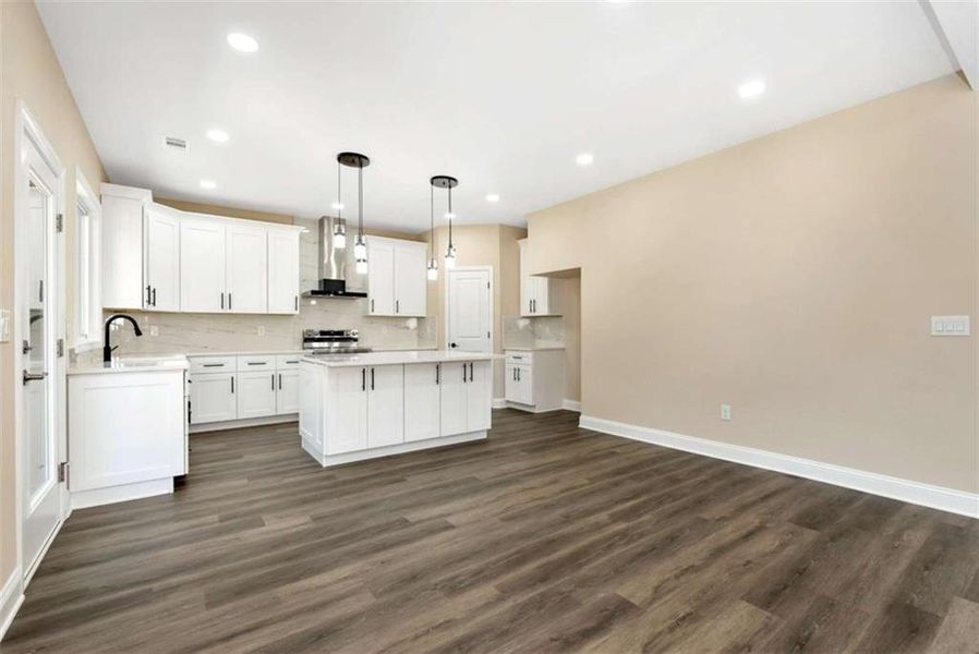 Spacious, unfurnished interior of a new home in , Jefferson (Image 29).