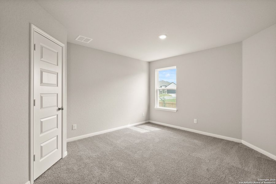 Spacious, unfurnished interior of a new home in Cinco Lakes, San Antonio (Image 14).