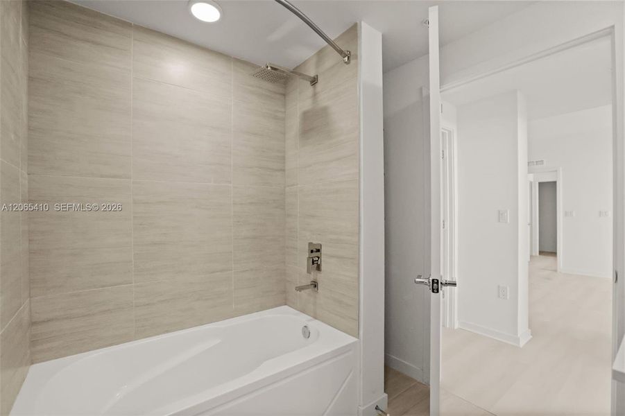 Furnished interior view inside a new home in , Orlando (Image 17).