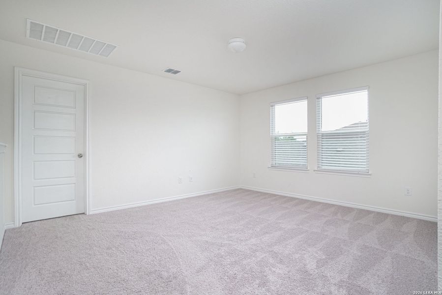 Spacious, unfurnished interior of a new home in Parklands, Schertz (Image 19).