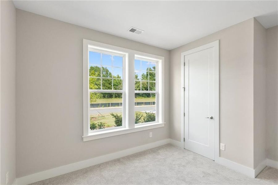 Spacious, unfurnished interior of a new home in Old Mill Preserve, Dallas (Image 16).