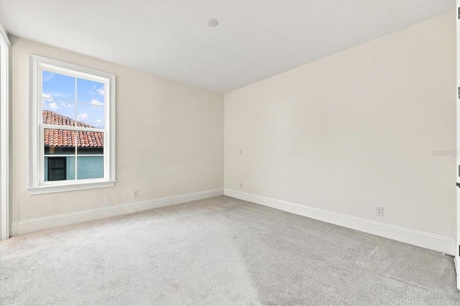 Spacious, unfurnished interior of a new home in , Tampa (Image 55).