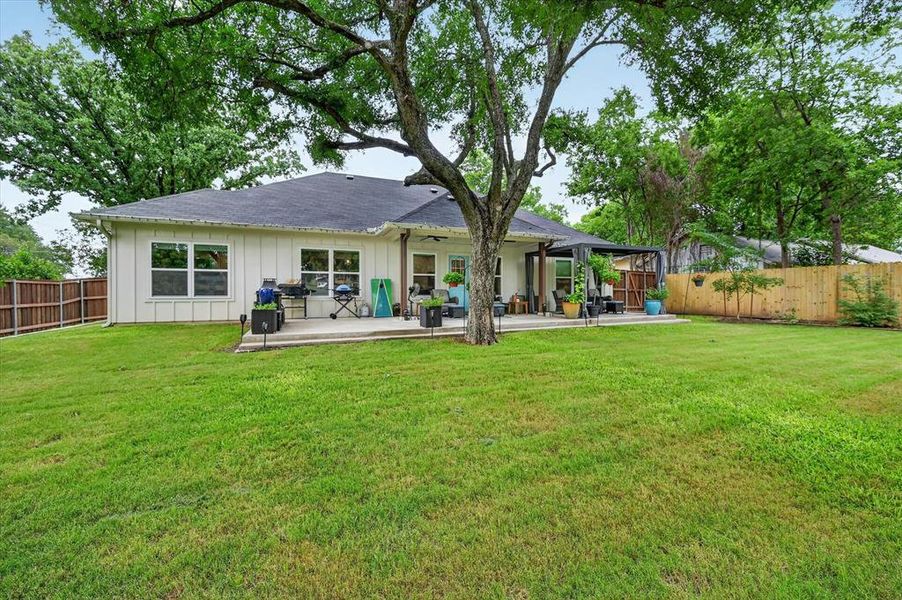 Exterior details and patio area of a home in , Cleburne (Image 3).