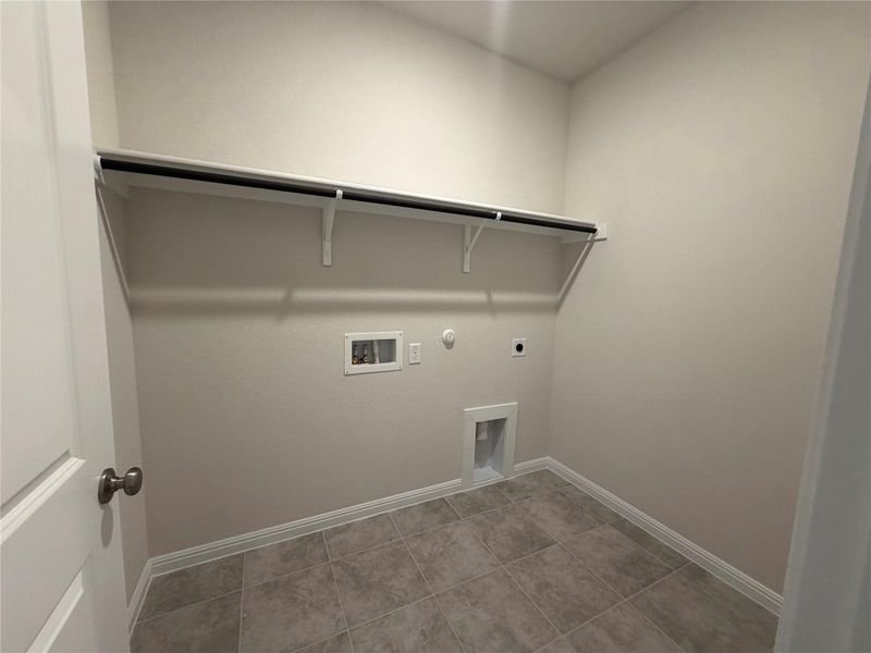 Spacious, unfurnished interior of a new home in Cannon Ranch, Dripping Springs (Image 15).