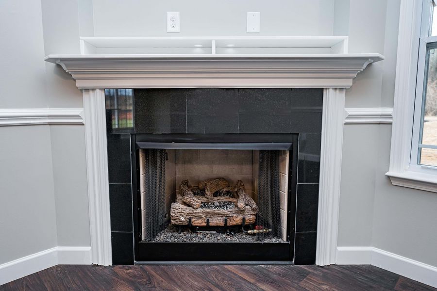Representative interior finishes for a home built from the Saxon by Enchanted Homes in Guadalupe Heights, Seguin (Image 20).