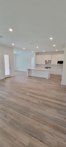 Furnished interior view inside a new home in The Highlands: Pinnacle Collection, Porter Heights (Image 5). Furnished interior view inside a new home in The Highlands: Pinnacle Collection, Porter Heights (Image 5).