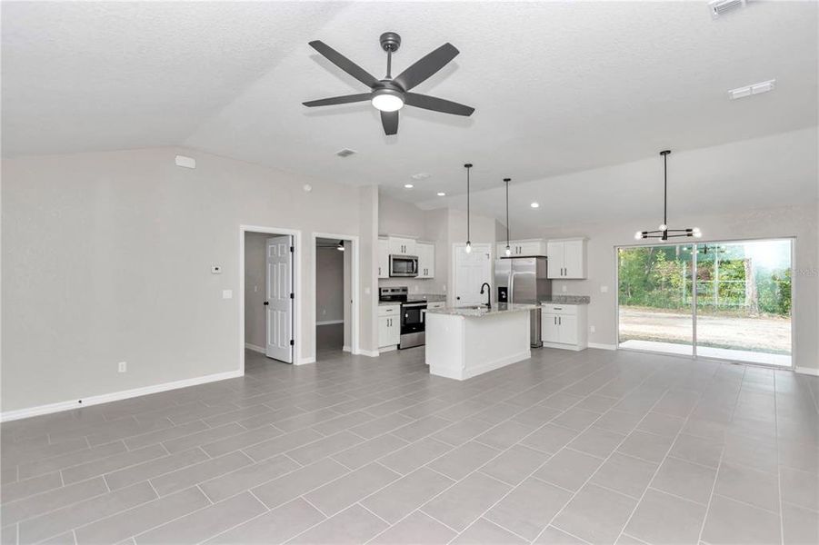 Spacious, unfurnished interior of a new home in , Ocala (Image 17).