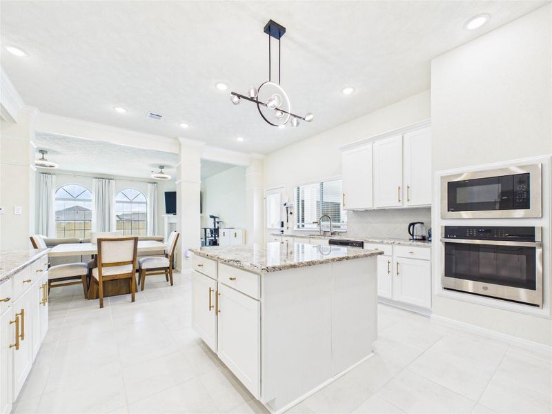 Furnished interior view inside a new home in Pedregal, Galveston (Image 14).