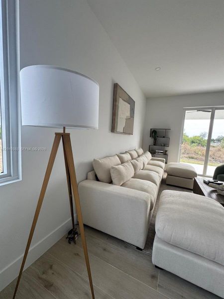 It is being sold unfurnished; the furnishings are shown for visualization purposes only. It is being sold unfurnished; the furnishings are shown for visualization purposes only.