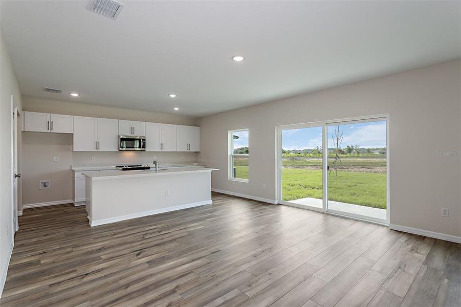 Spacious, unfurnished interior of a new home in Scenic Terrace, Haines City (Image 23).
