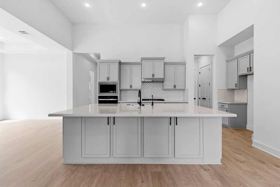 Gorgeous Open Concept Kitchen