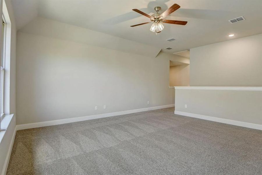 Spacious, unfurnished interior of a new home in Covenant Park, Springtown (Image 13).
