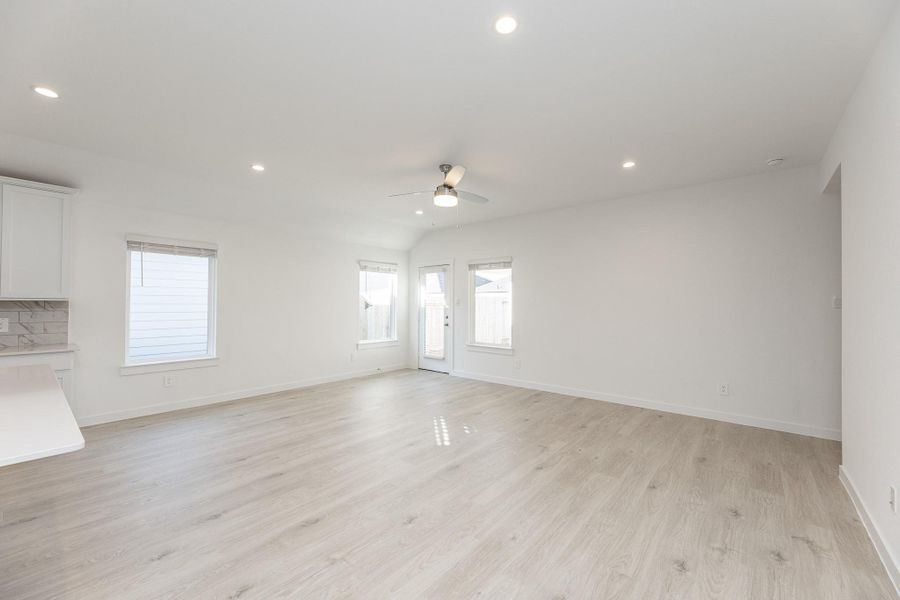 Spacious, unfurnished interior of a new home in , Fulshear (Image 26). Spacious, unfurnished interior of a new home in , Fulshear (Image 26).