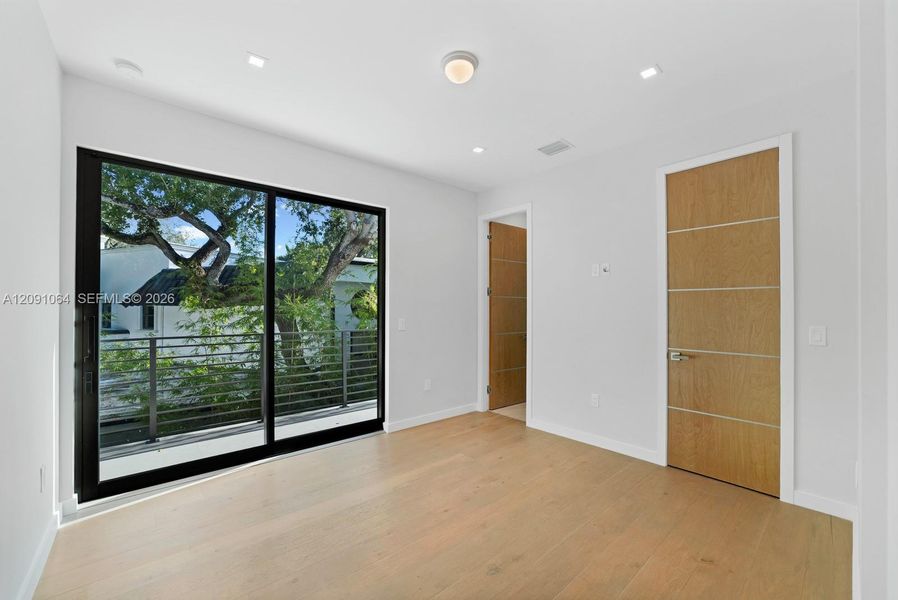 Spacious, unfurnished interior of a new home in , Miami (Image 33).