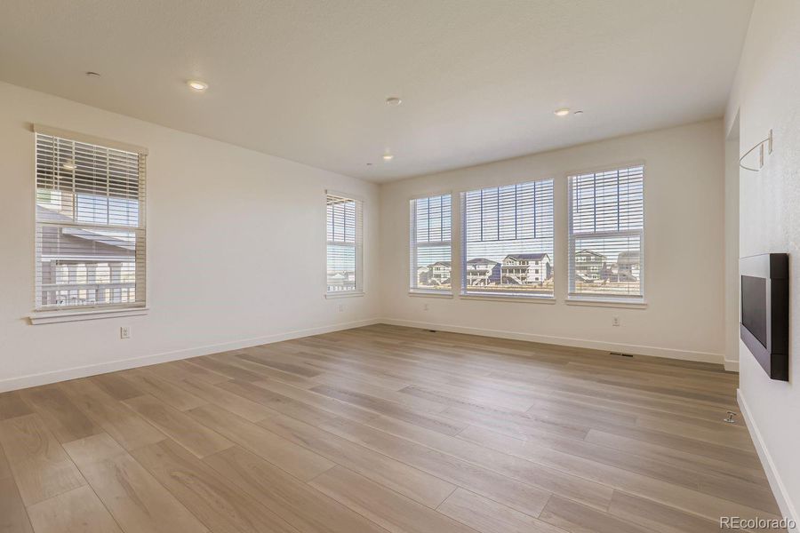 Spacious, unfurnished interior of a new home in Sunset Village: The Grand Collection, Erie (Image 10).