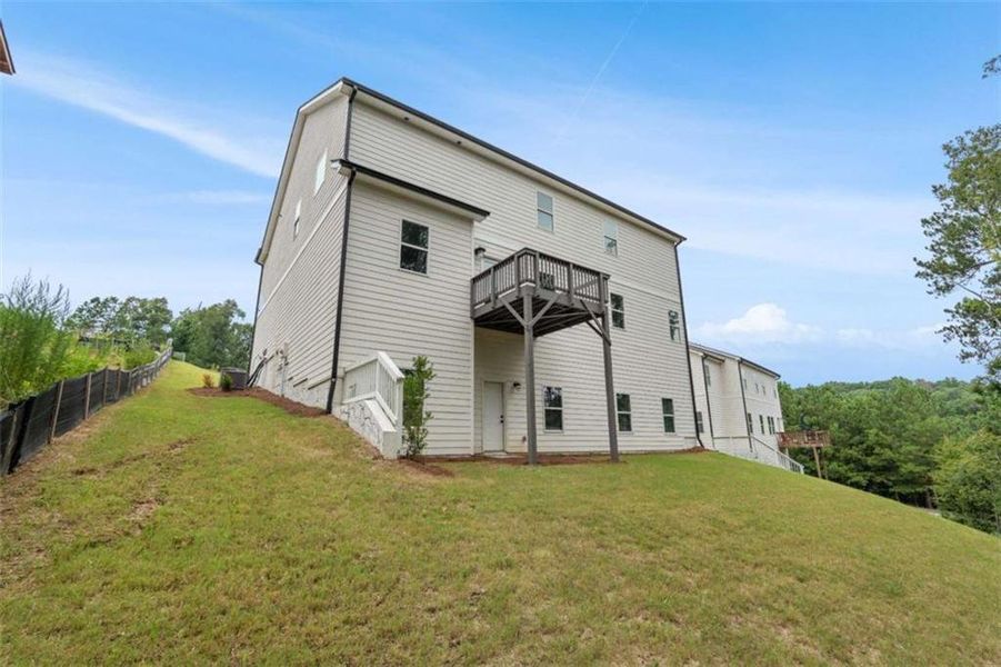 Exterior details and patio area of a home in Silvercrest Lakes, Acworth (Image 35).