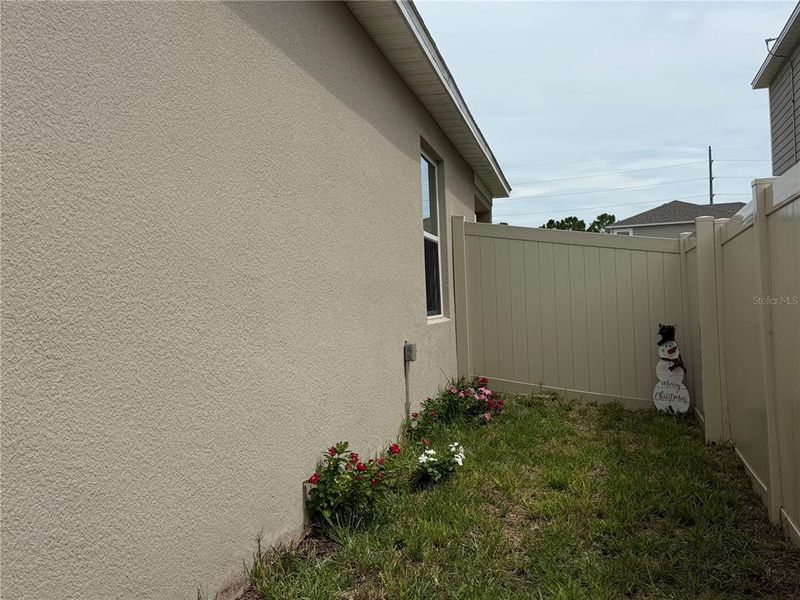 Exterior details and patio area of a home in Marion Creek, Haines City (Image 27).