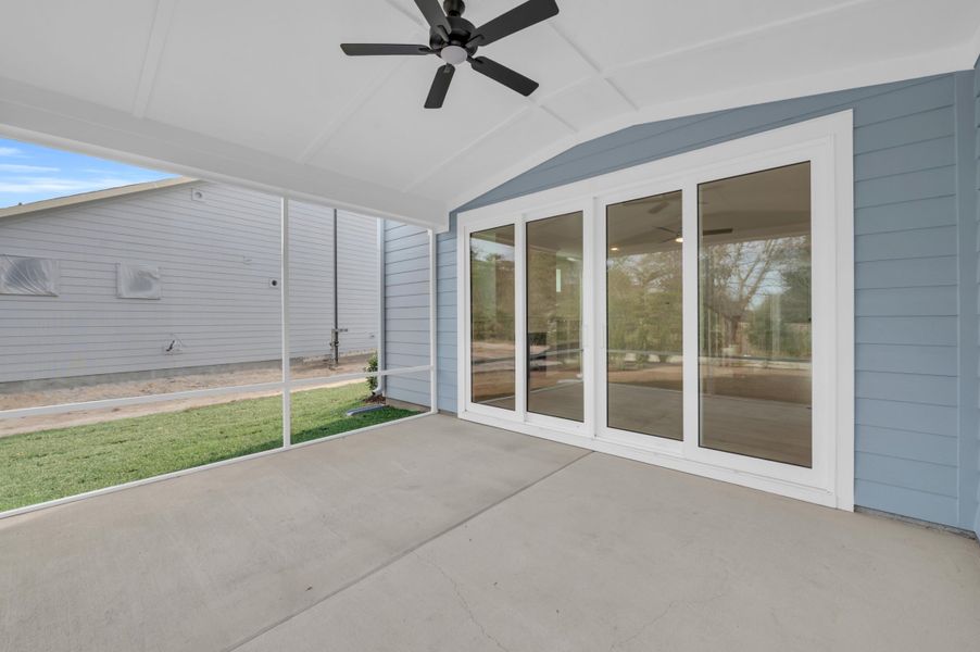 Representative exterior details of a home built from the The Hampton by RobuckHomes in Windwater, Hampstead (Image 41).