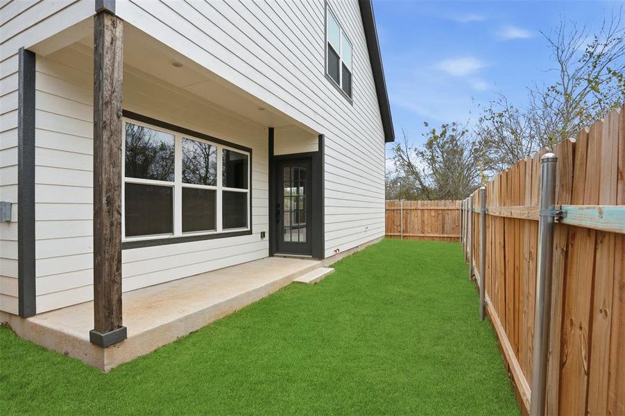 Exterior details and patio area of a home in , Granbury (Image 21).