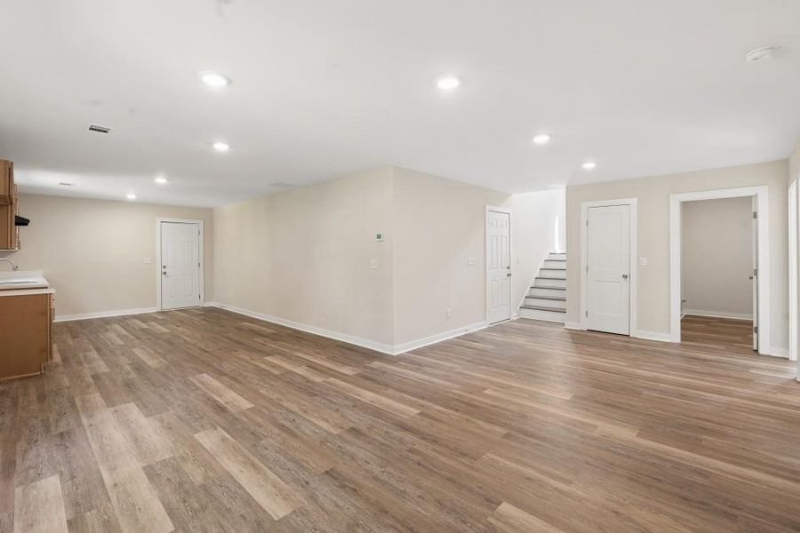 Spacious, unfurnished interior of a new home in , Gainesville (Image 32).