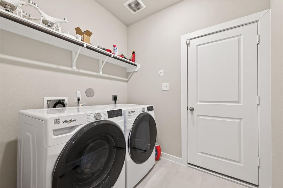 Furnished interior view inside a new home in Arabella on the Prairie, Richmond (Image 19).