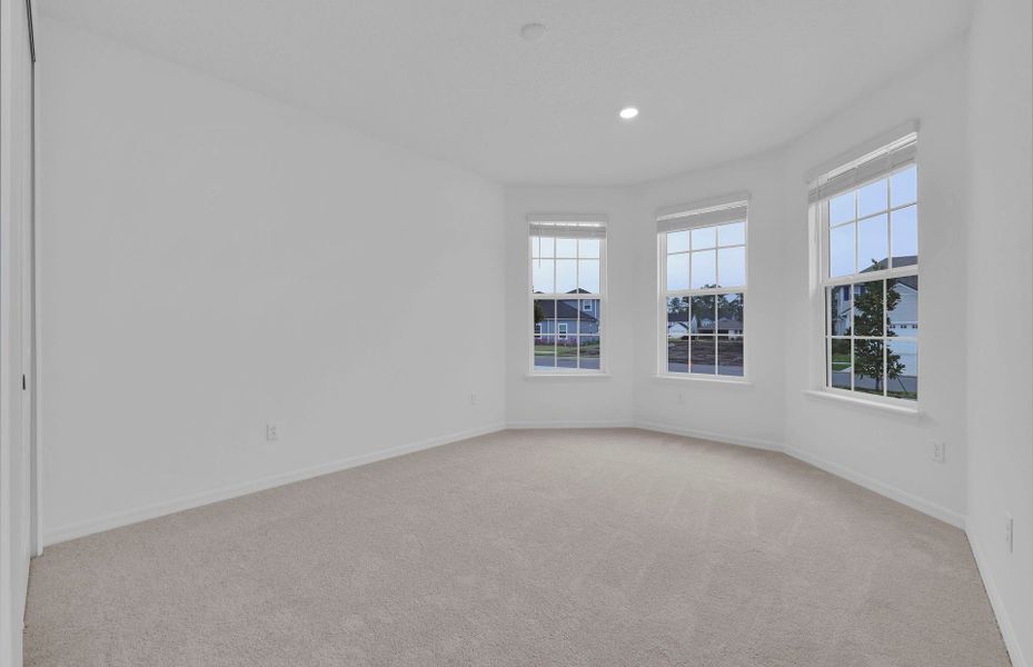 Spacious, unfurnished interior of a new home in Hyland Trail, Green Cove Springs (Image 17).