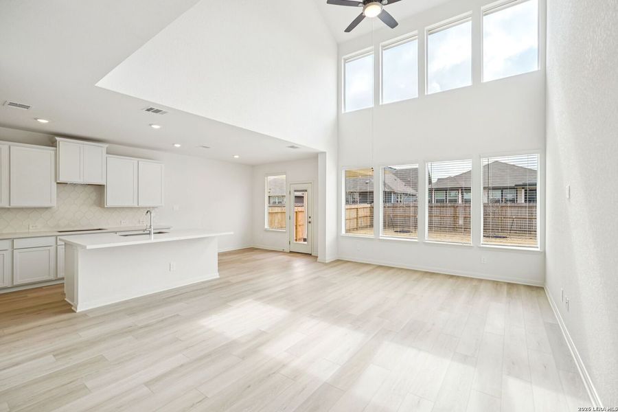 Spacious, unfurnished interior of a new home in Estancia Ranch - Classic Series, San Antonio (Image 21).