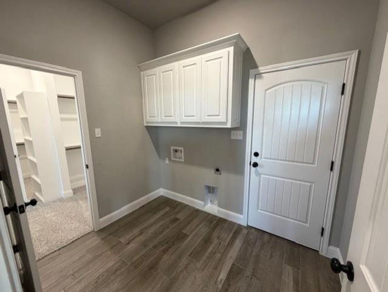 Spacious, unfurnished interior of a new home in , Azle (Image 19).