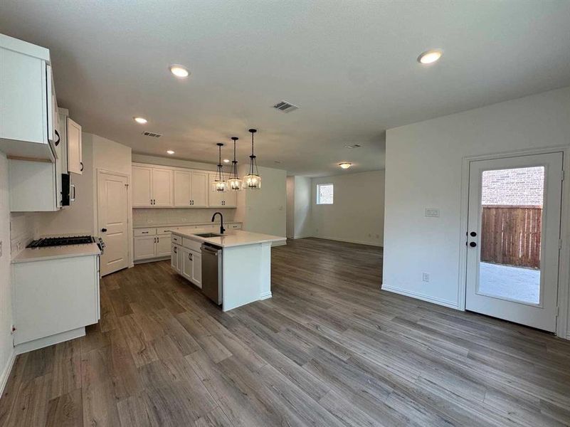 Image 19 of a home in Devonshire 40s. Image 19 of a home in Devonshire 40s.