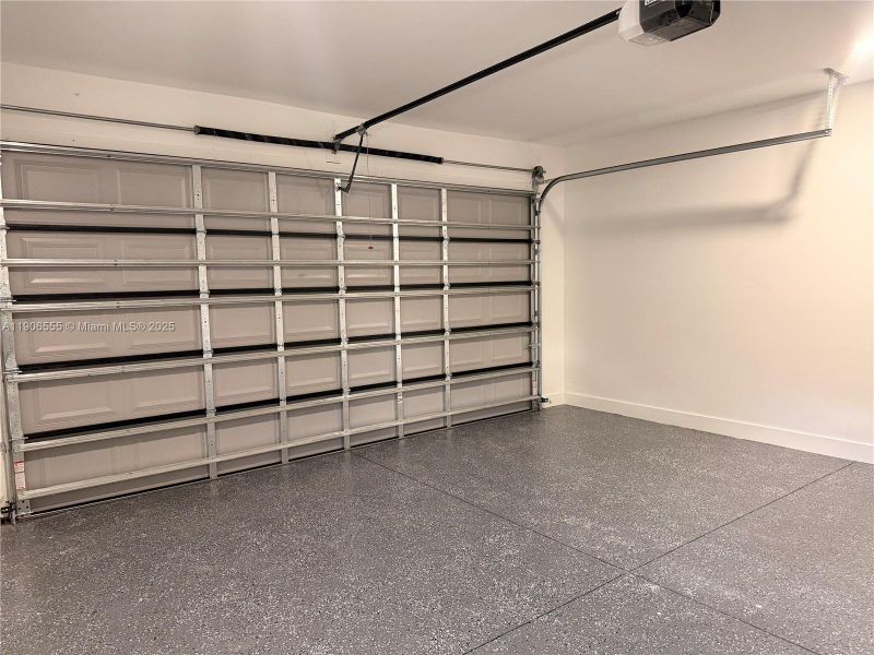 Spacious, unfurnished interior of a new home in , Lehigh Acres (Image 18).